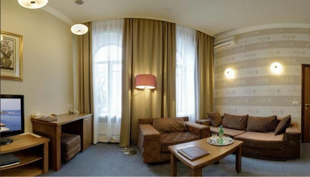 Four Rooms Mini-Hotel Kharkiv Eksteriør billede