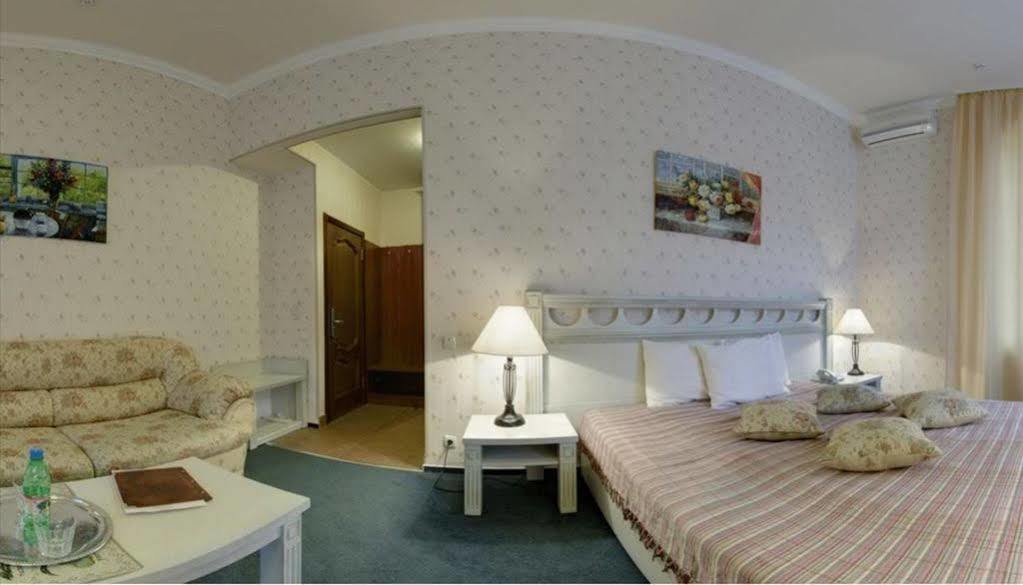 Four Rooms Mini-Hotel Kharkiv Eksteriør billede